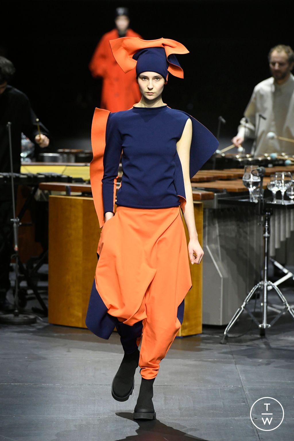Fashion Week Paris Fall/Winter 2023 look 30 de la collection Issey Miyake womenswear