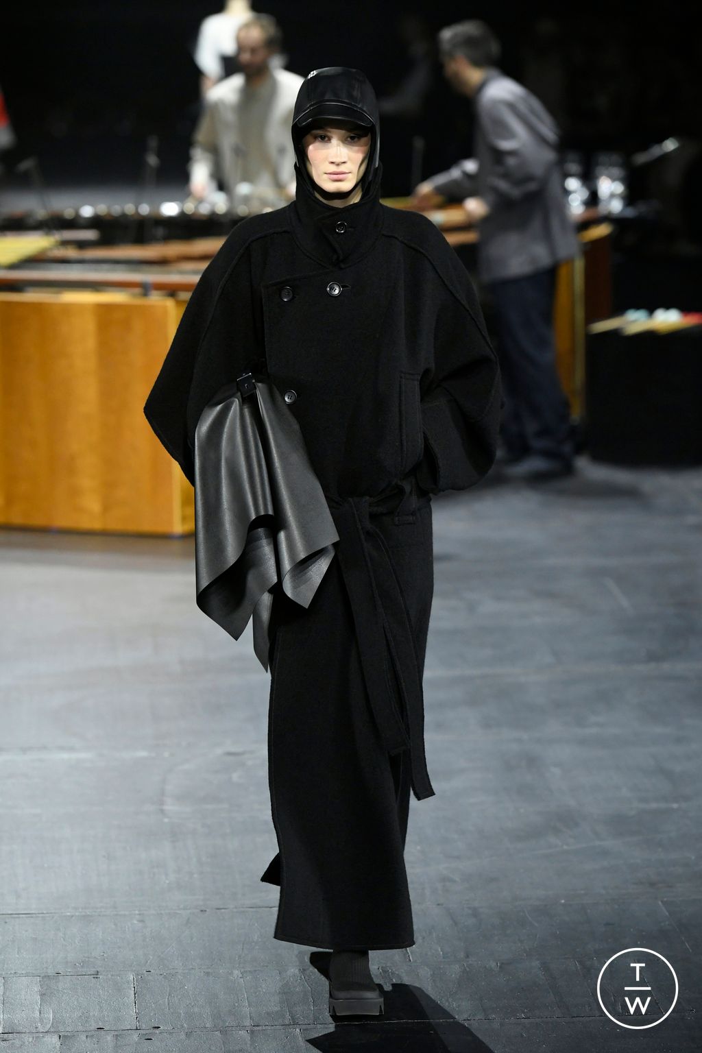 Fashion Week Paris Fall/Winter 2023 look 32 de la collection Issey Miyake womenswear