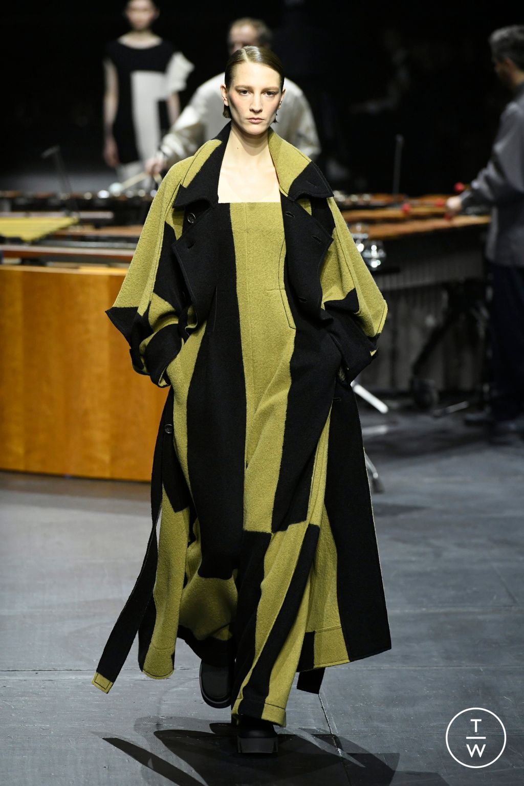 Fashion Week Paris Fall/Winter 2023 look 37 from the Issey Miyake collection 女装