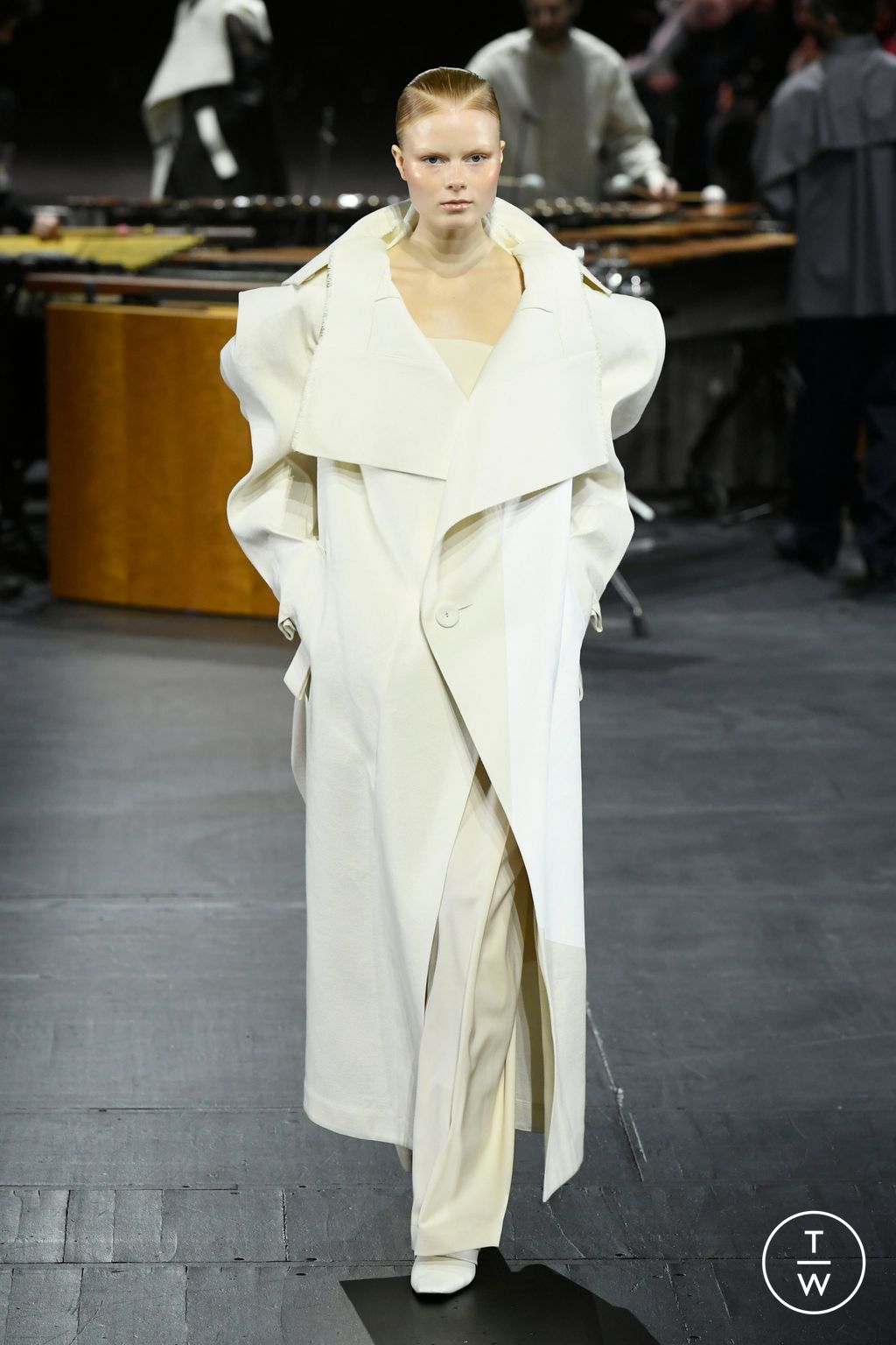 Fashion Week Paris Fall/Winter 2023 look 41 from the Issey Miyake collection womenswear