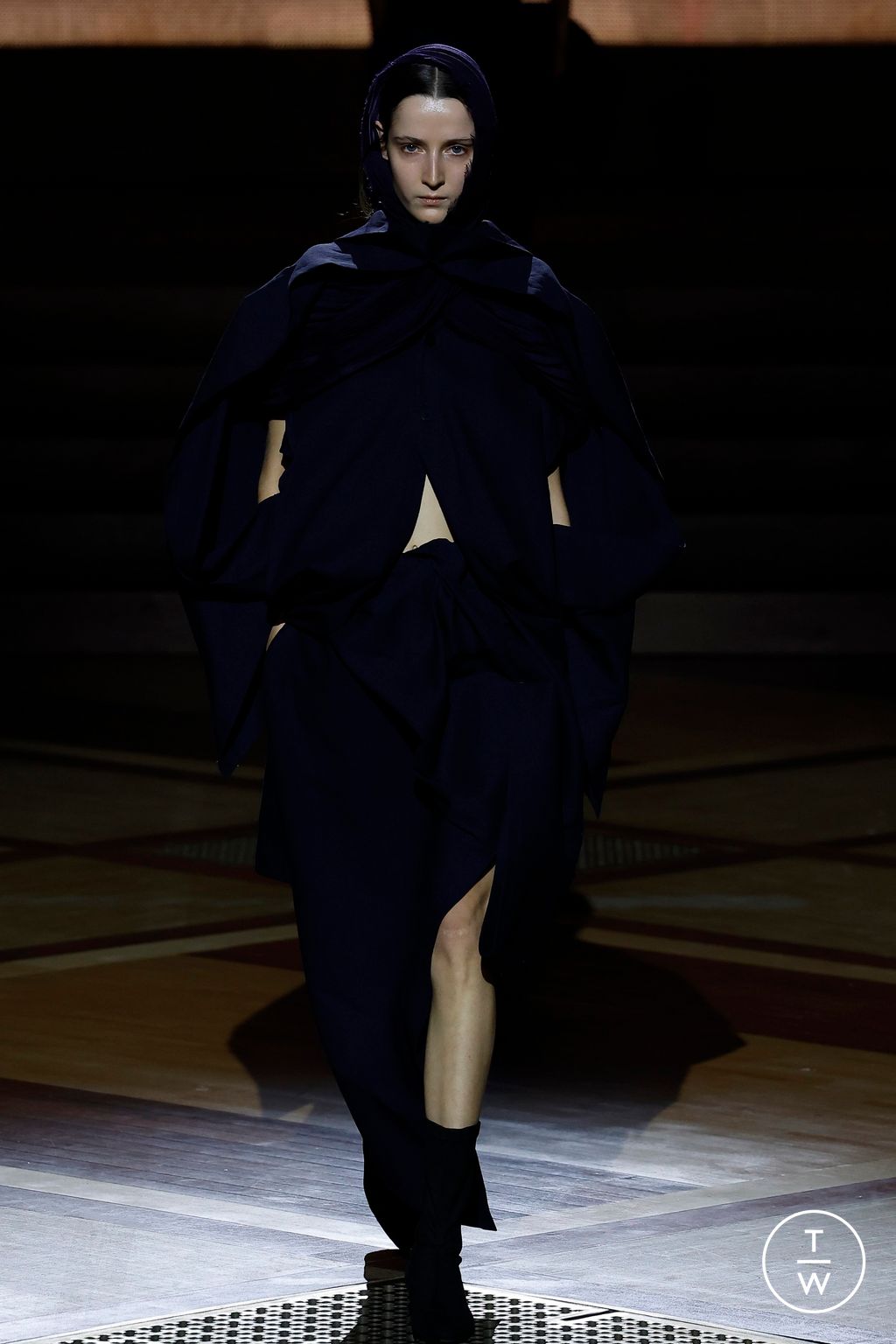 Fashion Week Paris Fall/Winter 2024 look 4 from the Issey Miyake collection womenswear