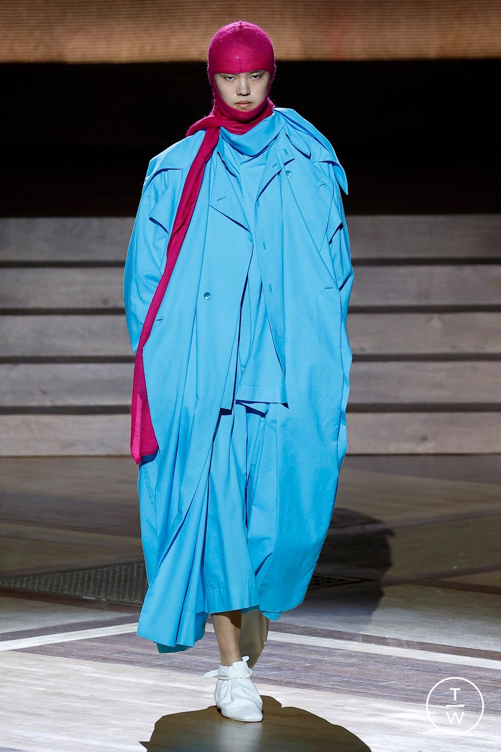 Fashion Week Paris Fall/Winter 2024 look 14 from the Issey Miyake collection womenswear
