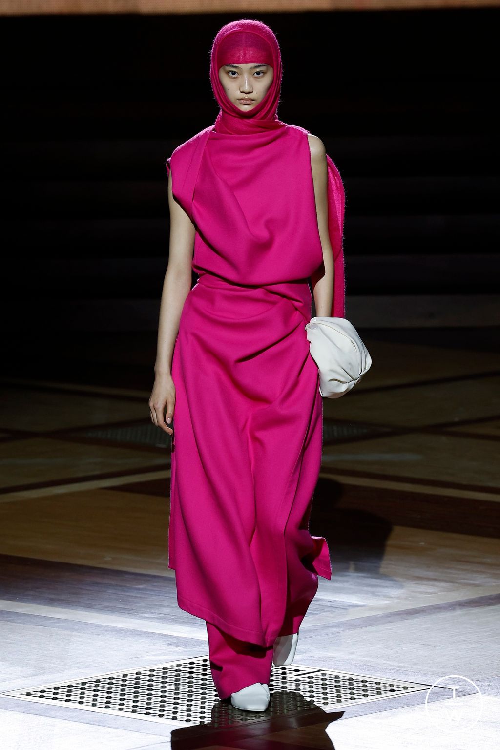 Fashion Week Paris Fall/Winter 2024 look 15 from the Issey Miyake collection 女装