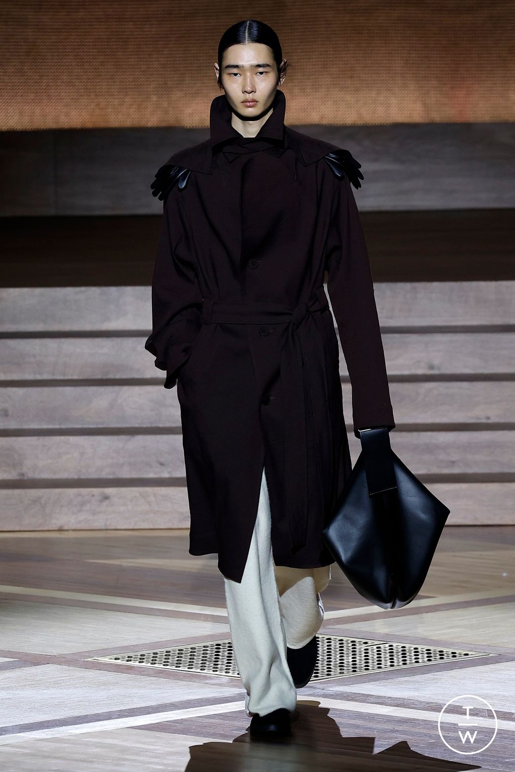Fashion Week Paris Fall/Winter 2024 look 20 from the Issey Miyake collection 女装