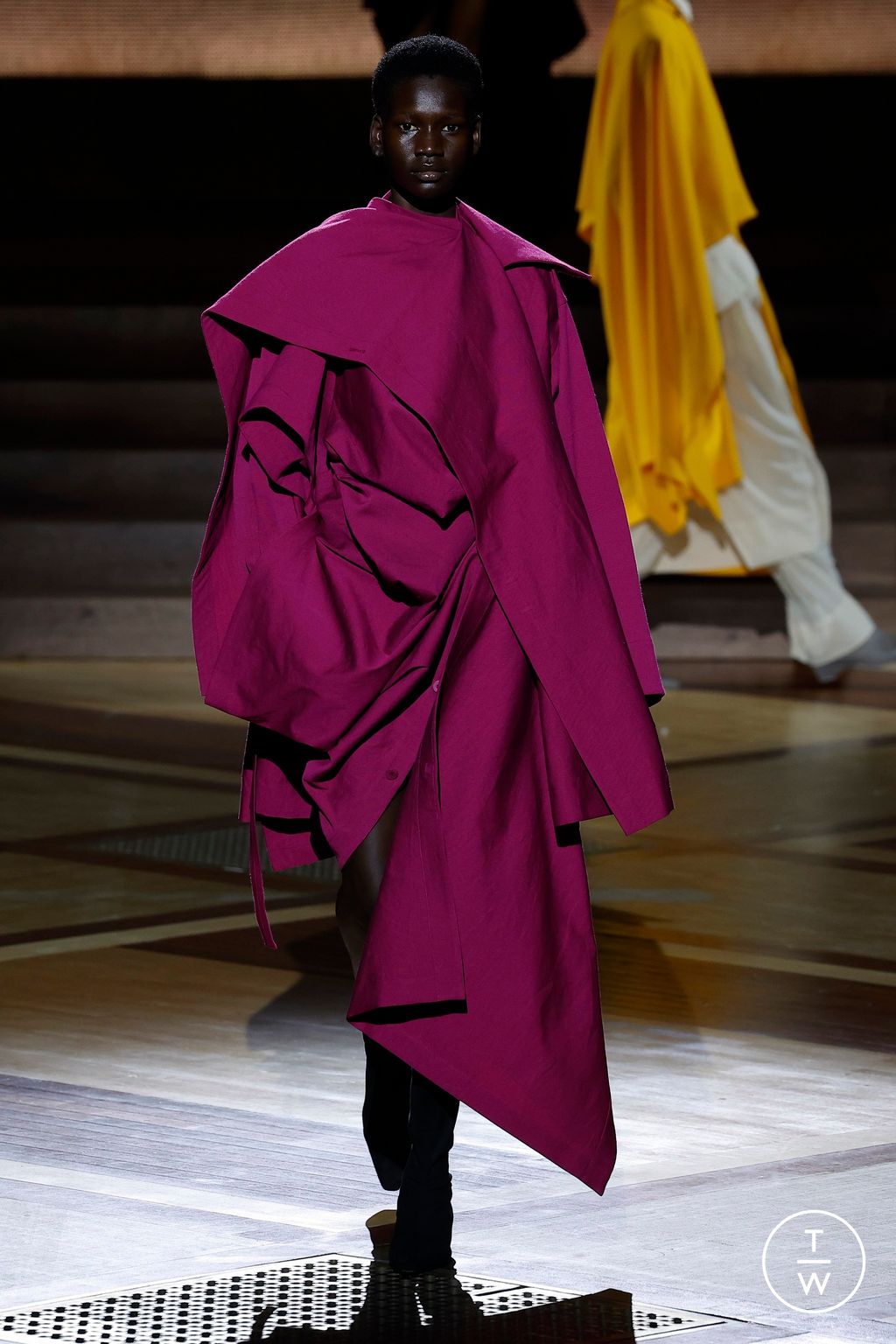 Fashion Week Paris Fall/Winter 2024 look 21 from the Issey Miyake collection 女装
