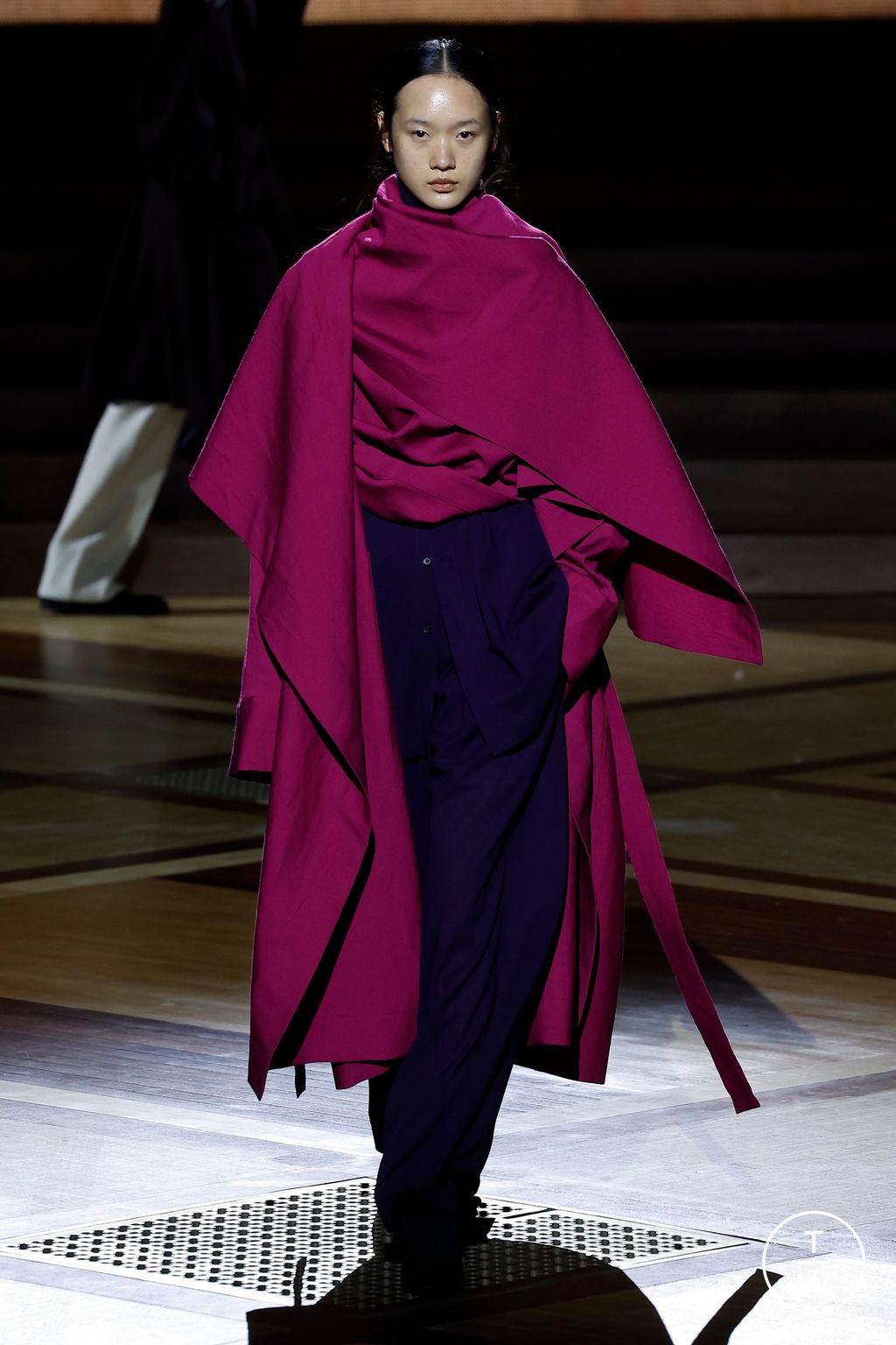 Fashion Week Paris Fall/Winter 2024 look 23 de la collection Issey Miyake womenswear