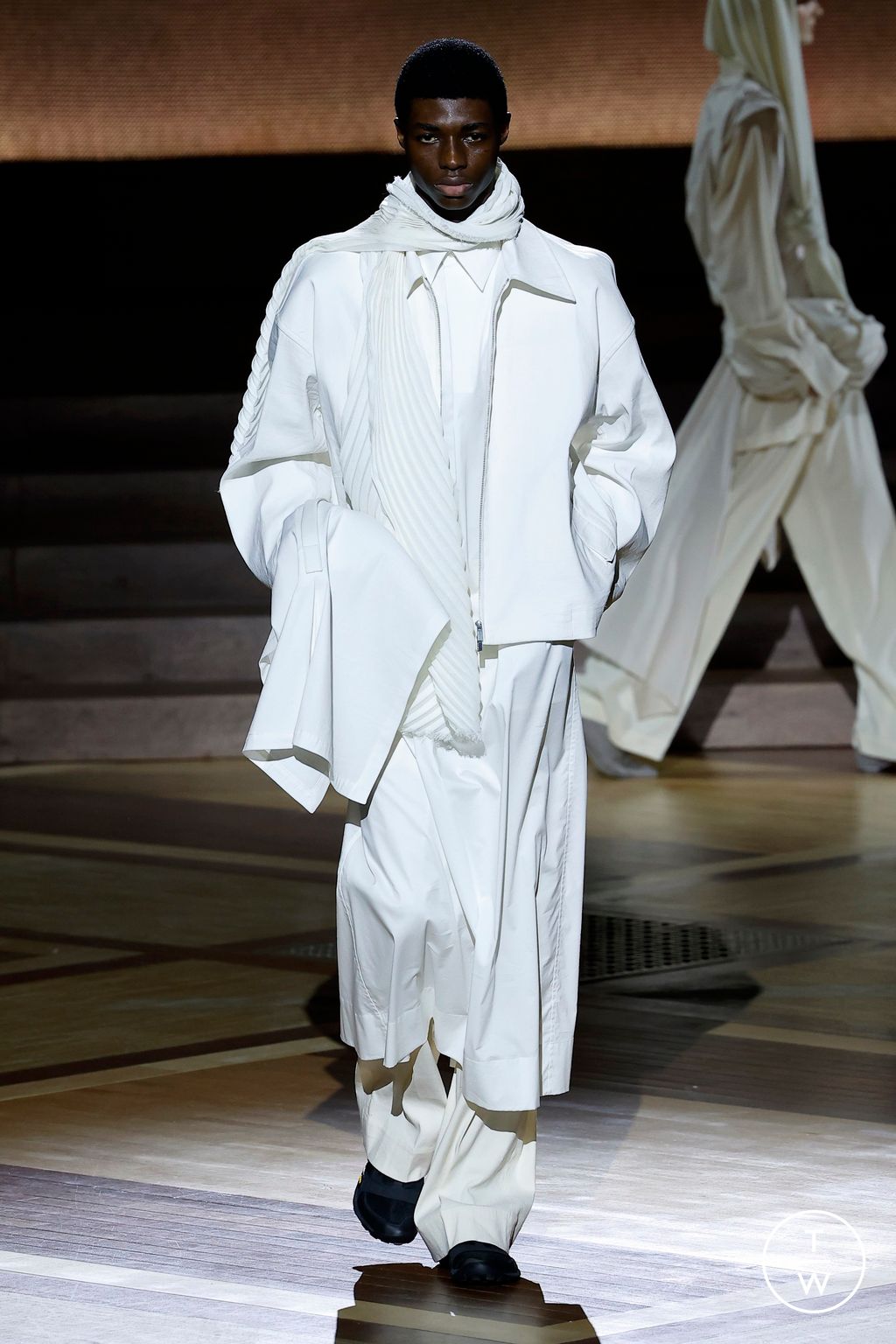 Fashion Week Paris Fall/Winter 2024 look 29 from the Issey Miyake collection womenswear
