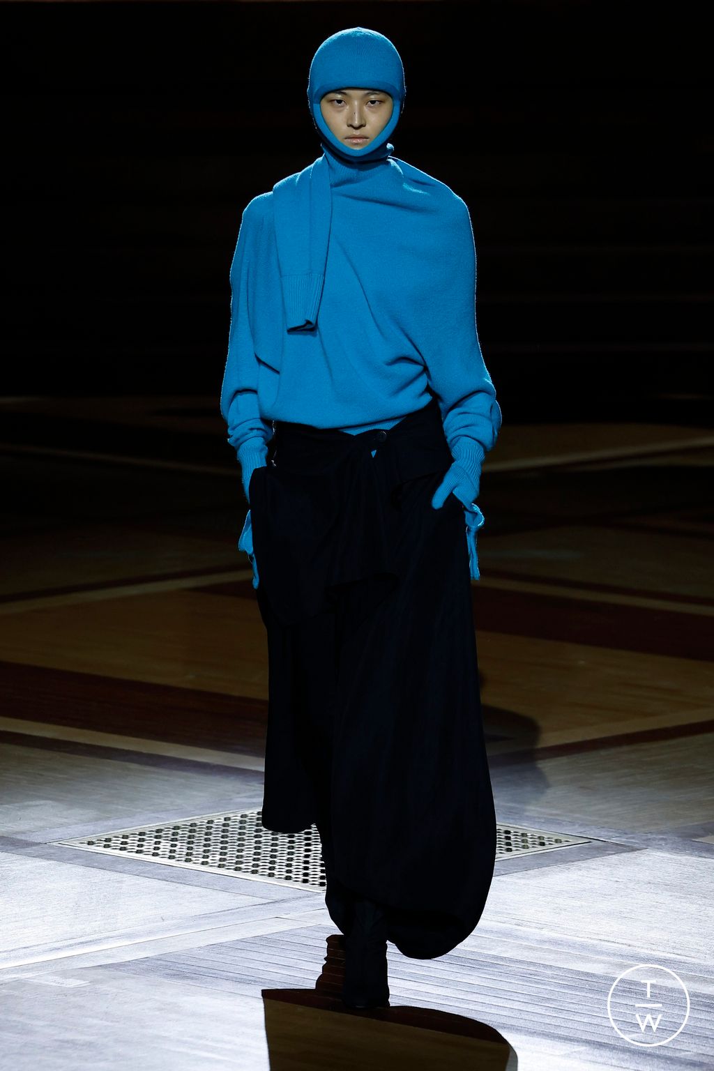 Fashion Week Paris Fall/Winter 2024 look 30 from the Issey Miyake collection womenswear
