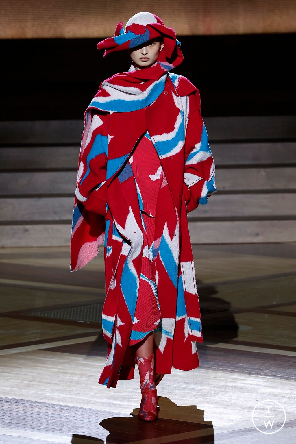 Fashion Week Paris Fall/Winter 2024 look 32 from the Issey Miyake collection womenswear