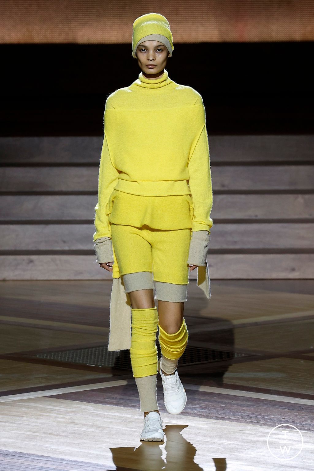 Fashion Week Paris Fall/Winter 2024 look 37 from the Issey Miyake collection womenswear