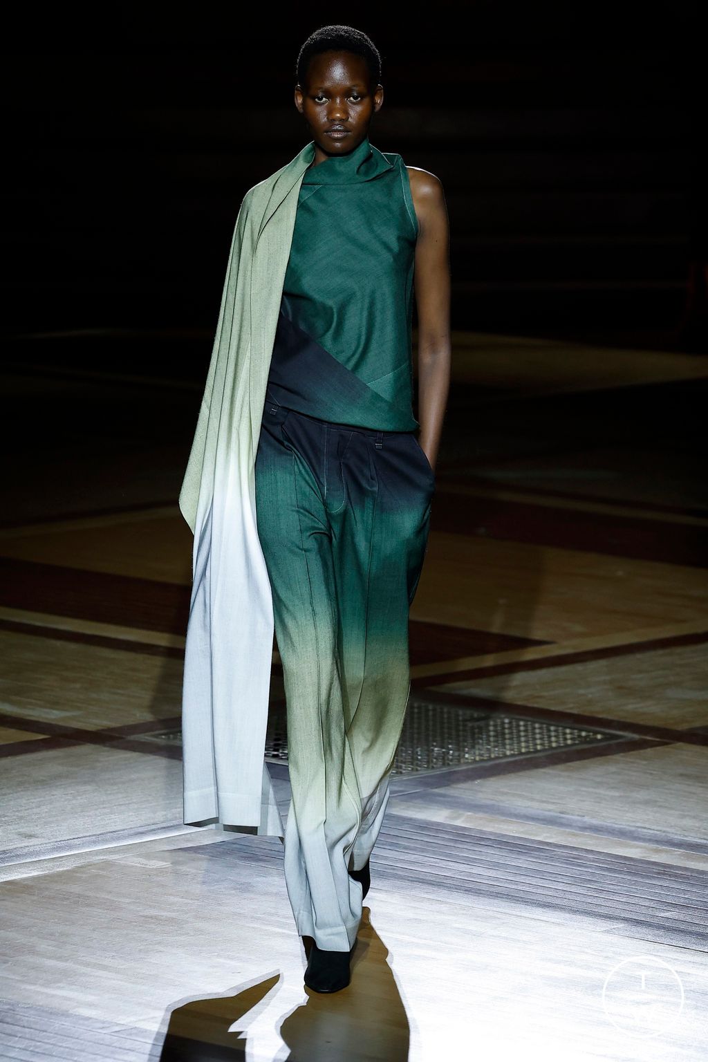 Fashion Week Paris Fall/Winter 2024 look 38 from the Issey Miyake collection 女装