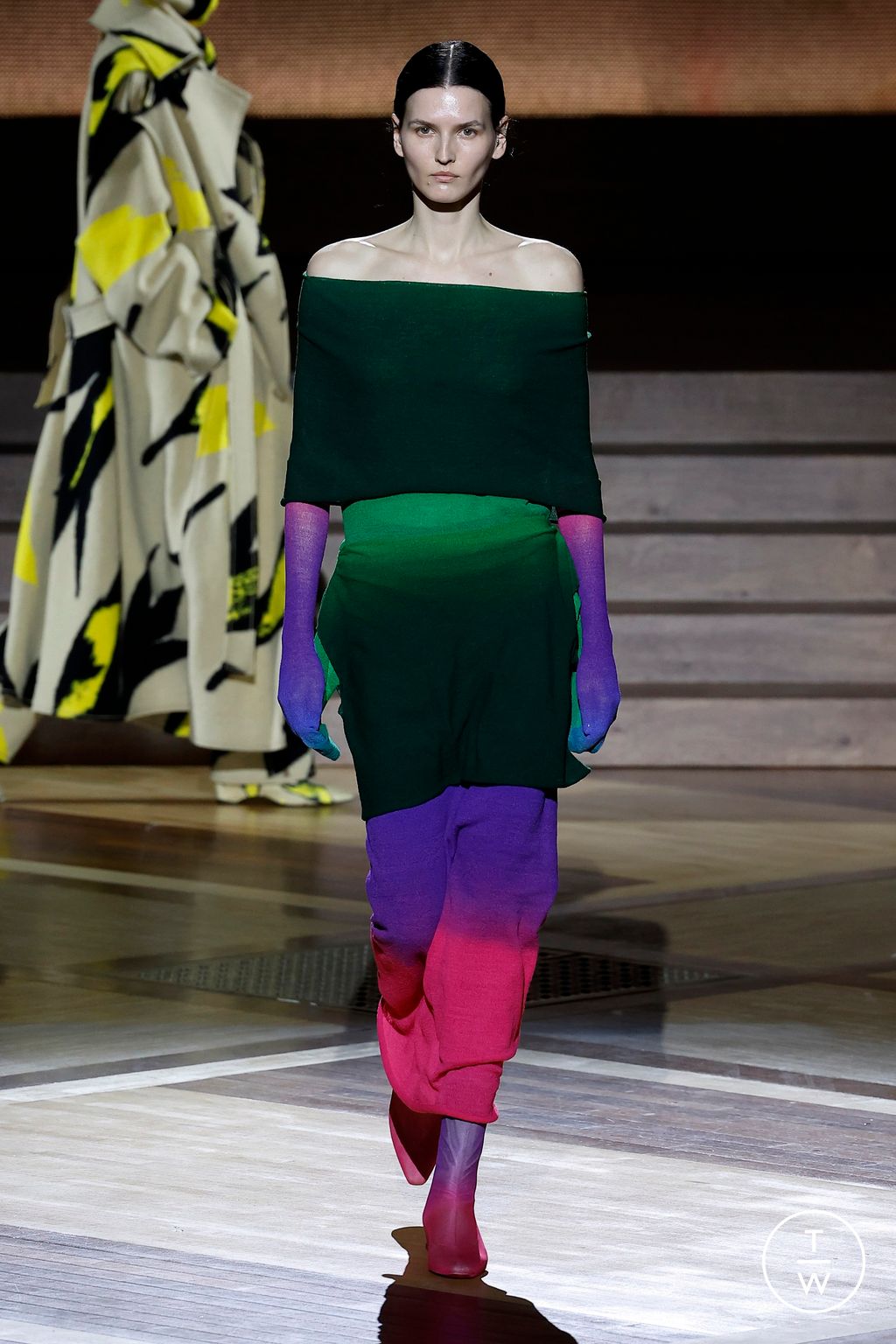 Fashion Week Paris Fall/Winter 2024 look 39 de la collection Issey Miyake womenswear