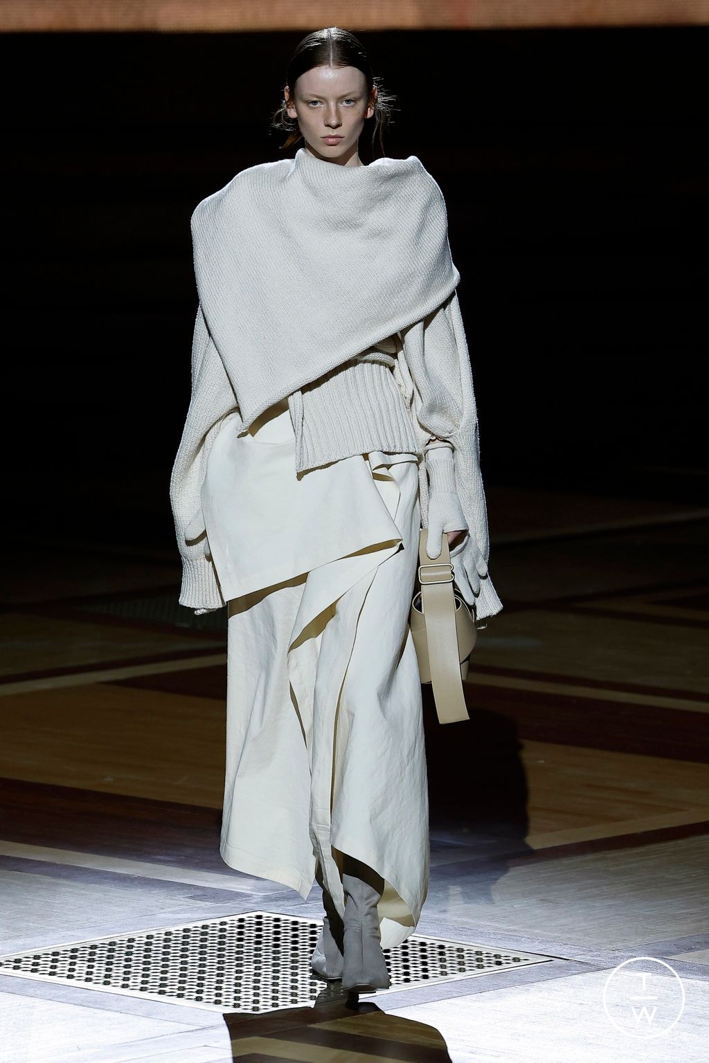 Fashion Week Paris Fall/Winter 2024 look 41 from the Issey Miyake collection womenswear