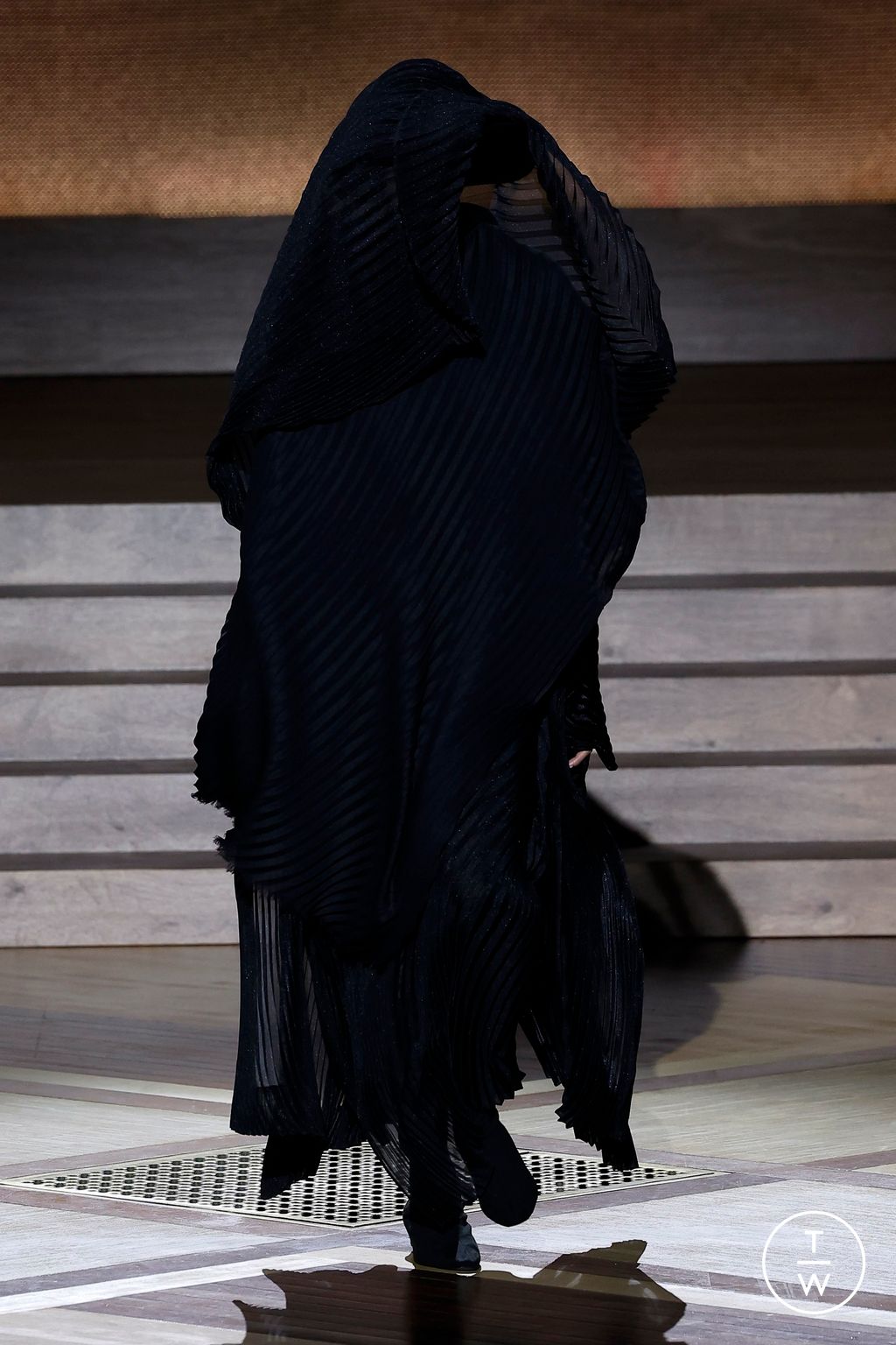 Fashion Week Paris Fall/Winter 2024 look 46 from the Issey Miyake collection 女装