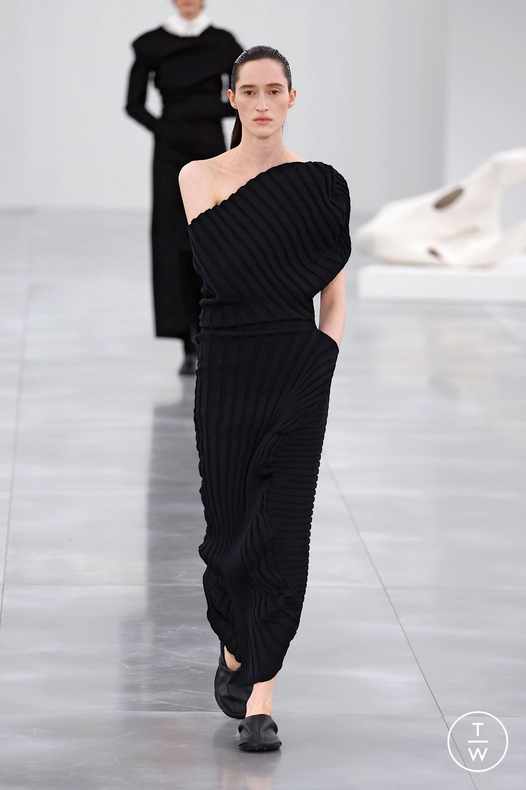 Fashion Week Paris Fall/Winter 2025 look 7 from the Issey Miyake collection 女装