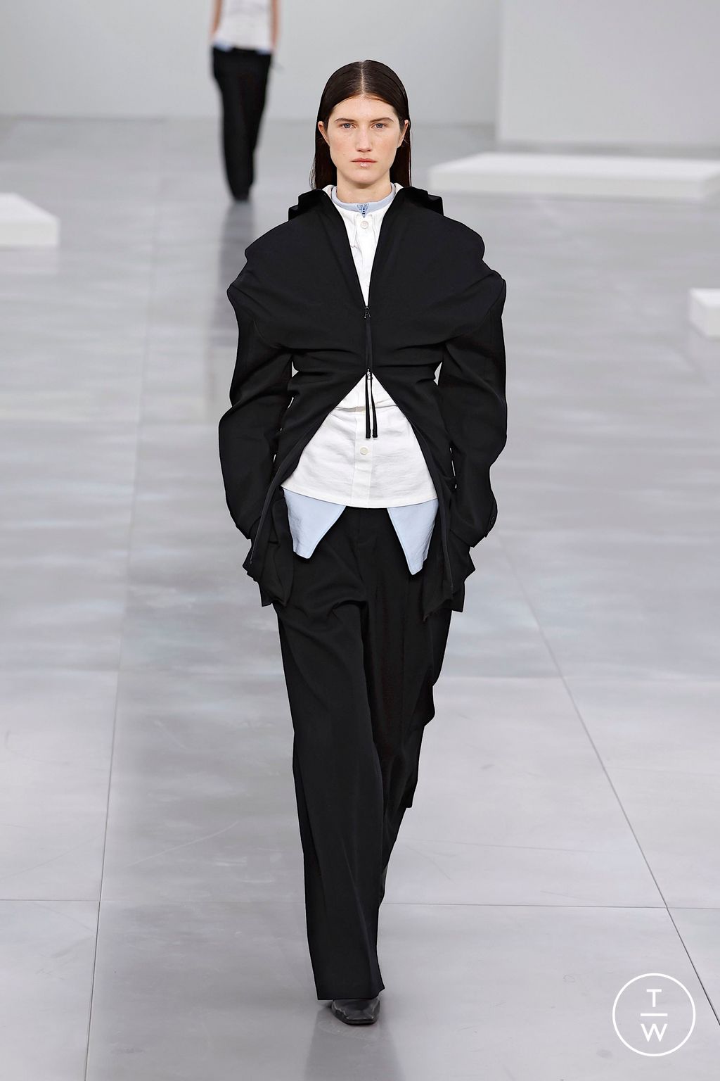 Fashion Week Paris Fall/Winter 2025 look 13 from the Issey Miyake collection womenswear
