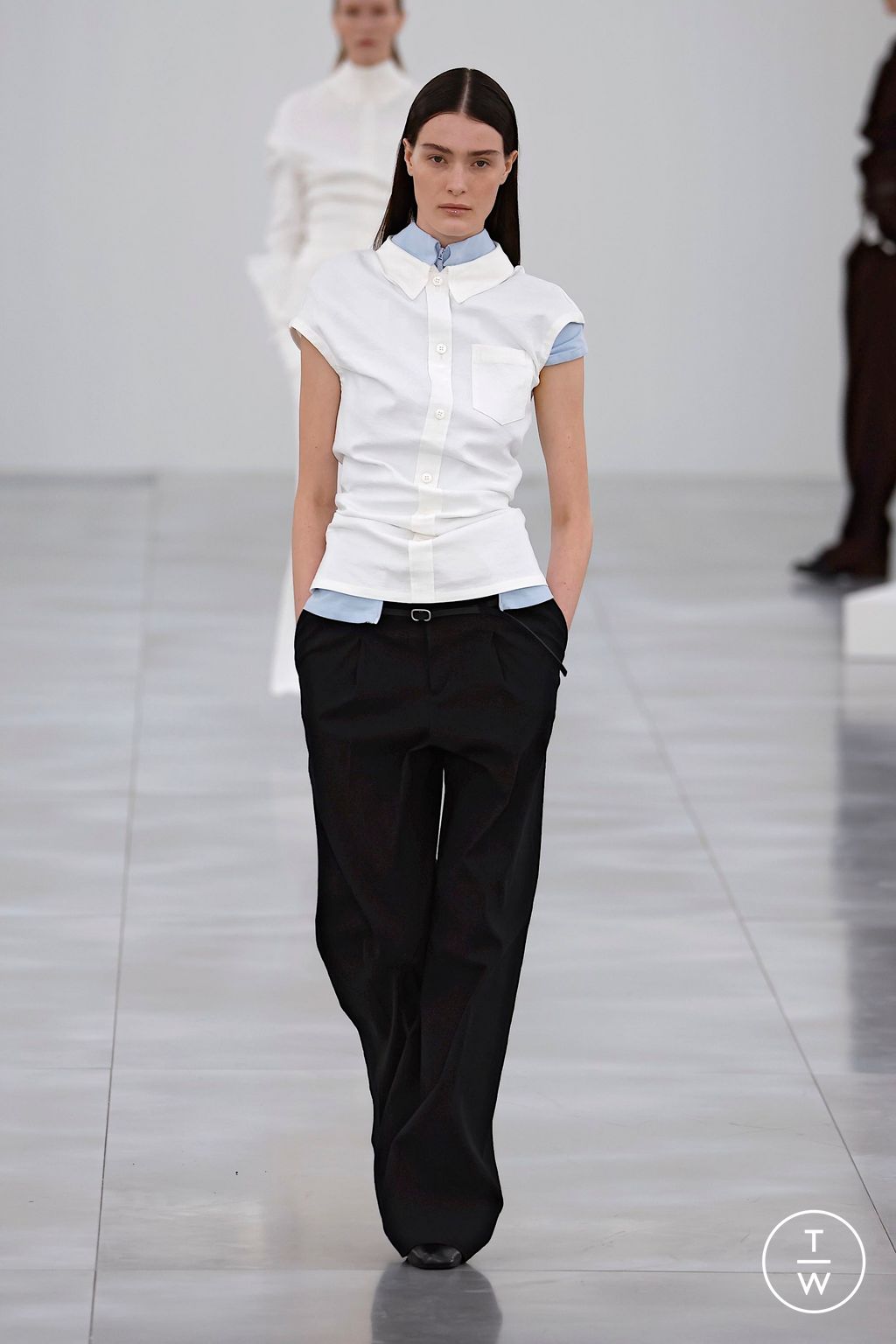 Fashion Week Paris Fall/Winter 2025 look 14 from the Issey Miyake collection womenswear