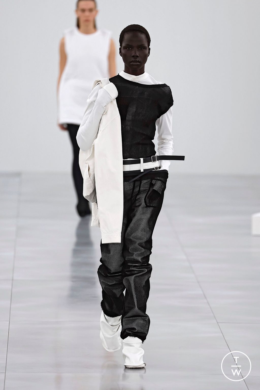 Fashion Week Paris Fall/Winter 2025 look 18 from the Issey Miyake collection womenswear