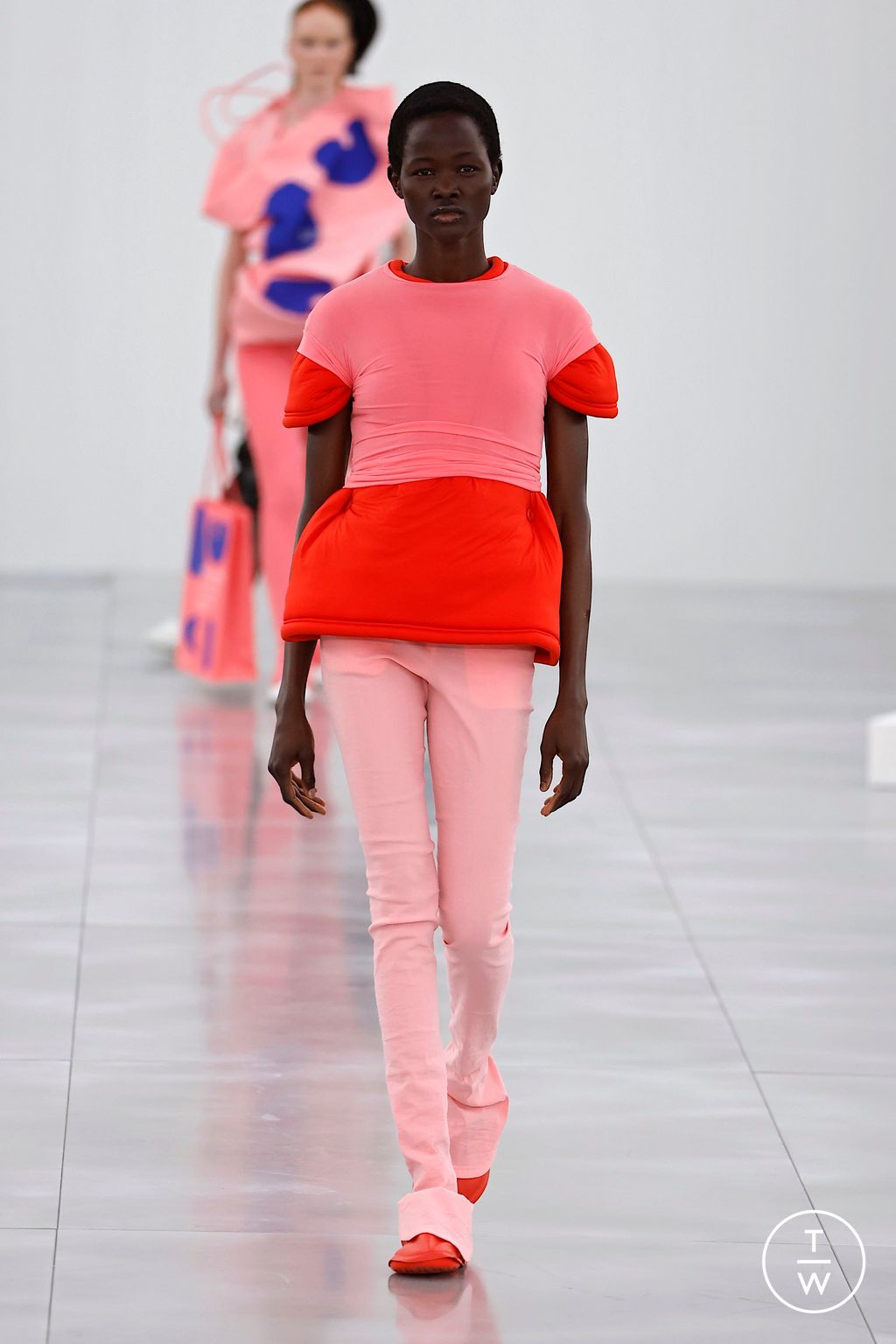 Fashion Week Paris Fall/Winter 2025 look 22 from the Issey Miyake collection womenswear