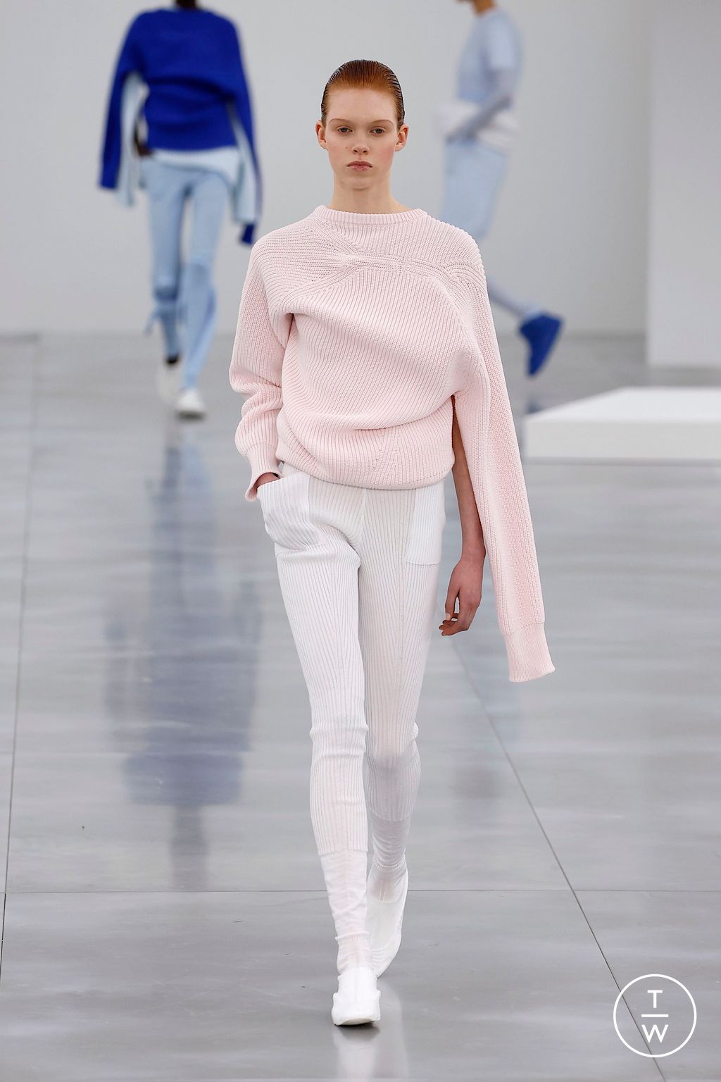 Fashion Week Paris Fall/Winter 2025 look 24 from the Issey Miyake collection womenswear