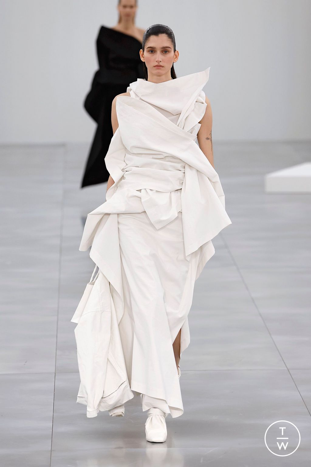 Fashion Week Paris Fall/Winter 2025 look 34 from the Issey Miyake collection 女装