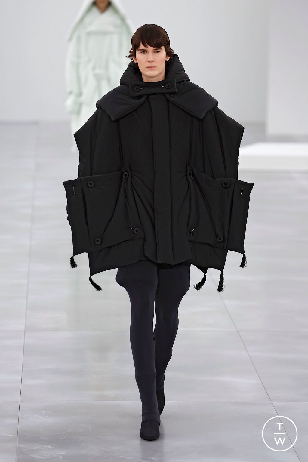 Fashion Week Paris Fall/Winter 2025 look 37 from the Issey Miyake collection 女装