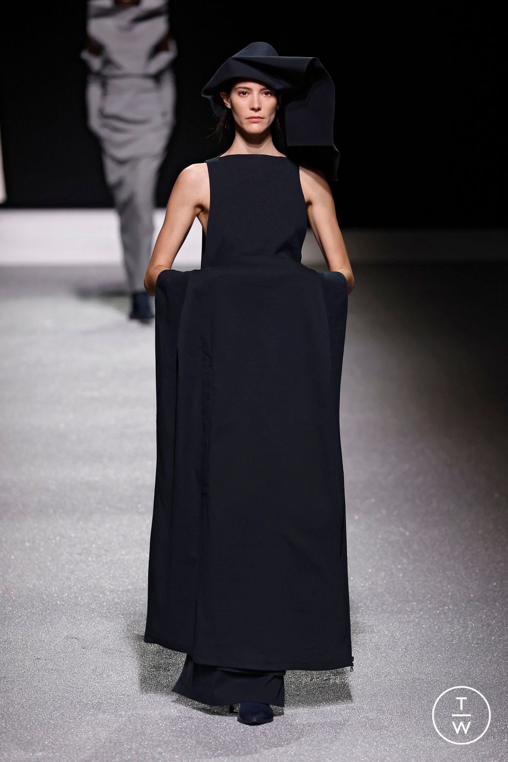 Fashion Week Paris Fall/Winter 2026 look 2 from the Issey Miyake collection womenswear