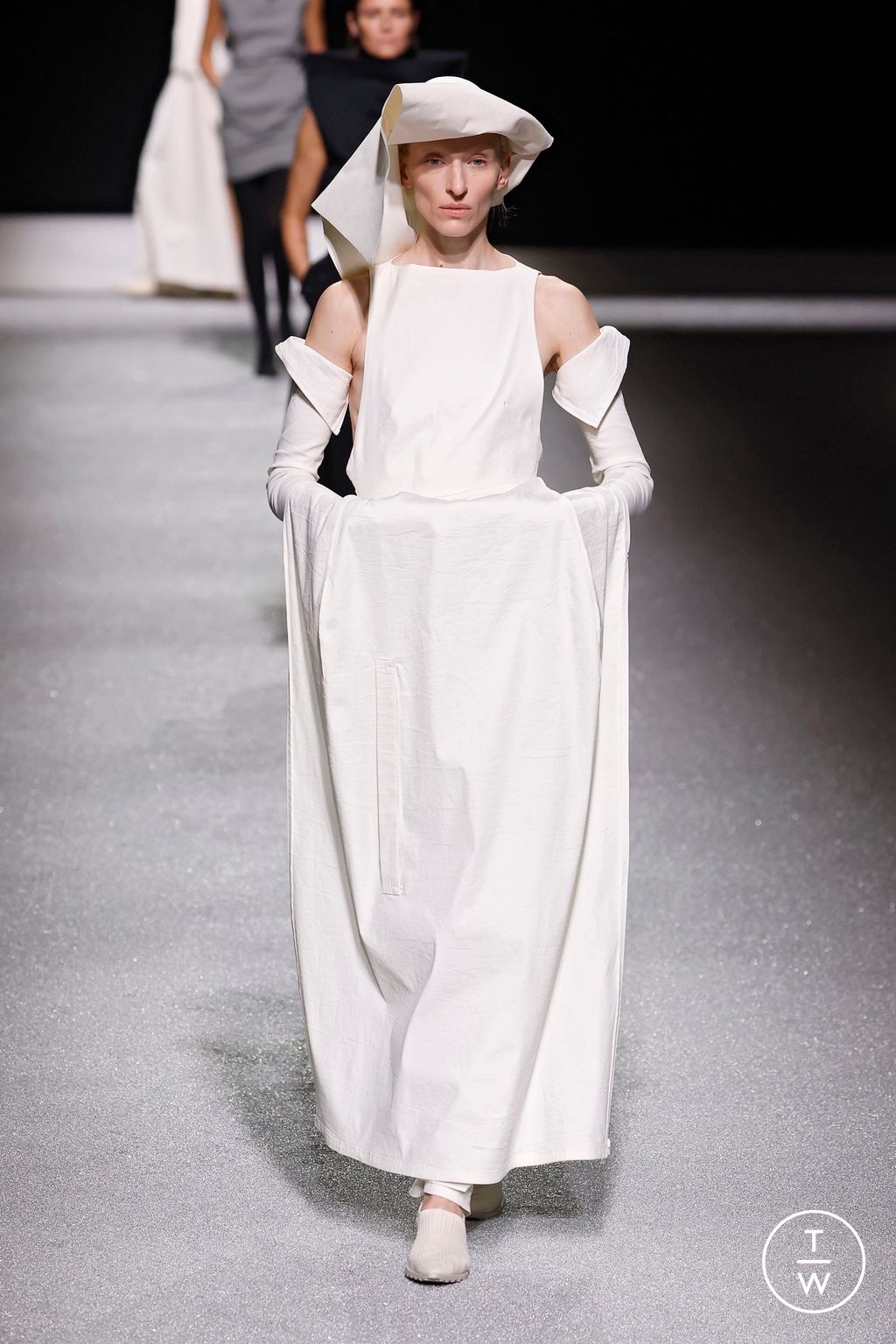 Fashion Week Paris Fall/Winter 2026 look 4 from the Issey Miyake collection womenswear