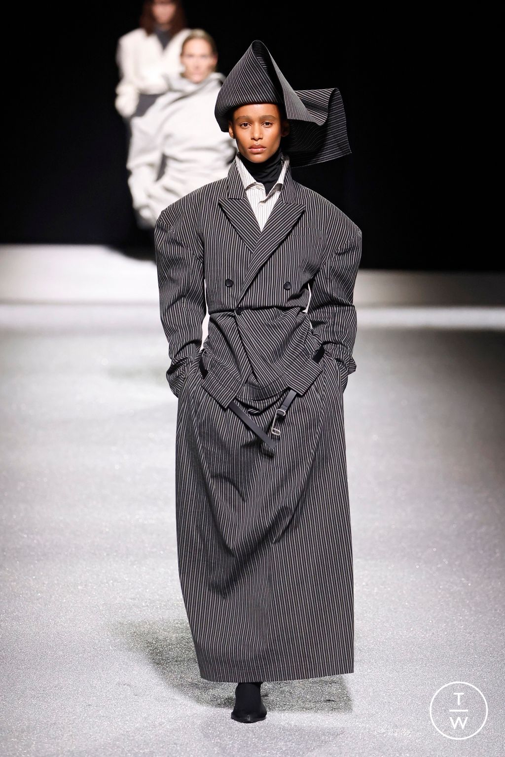 Fashion Week Paris Fall/Winter 2026 look 10 from the Issey Miyake collection womenswear