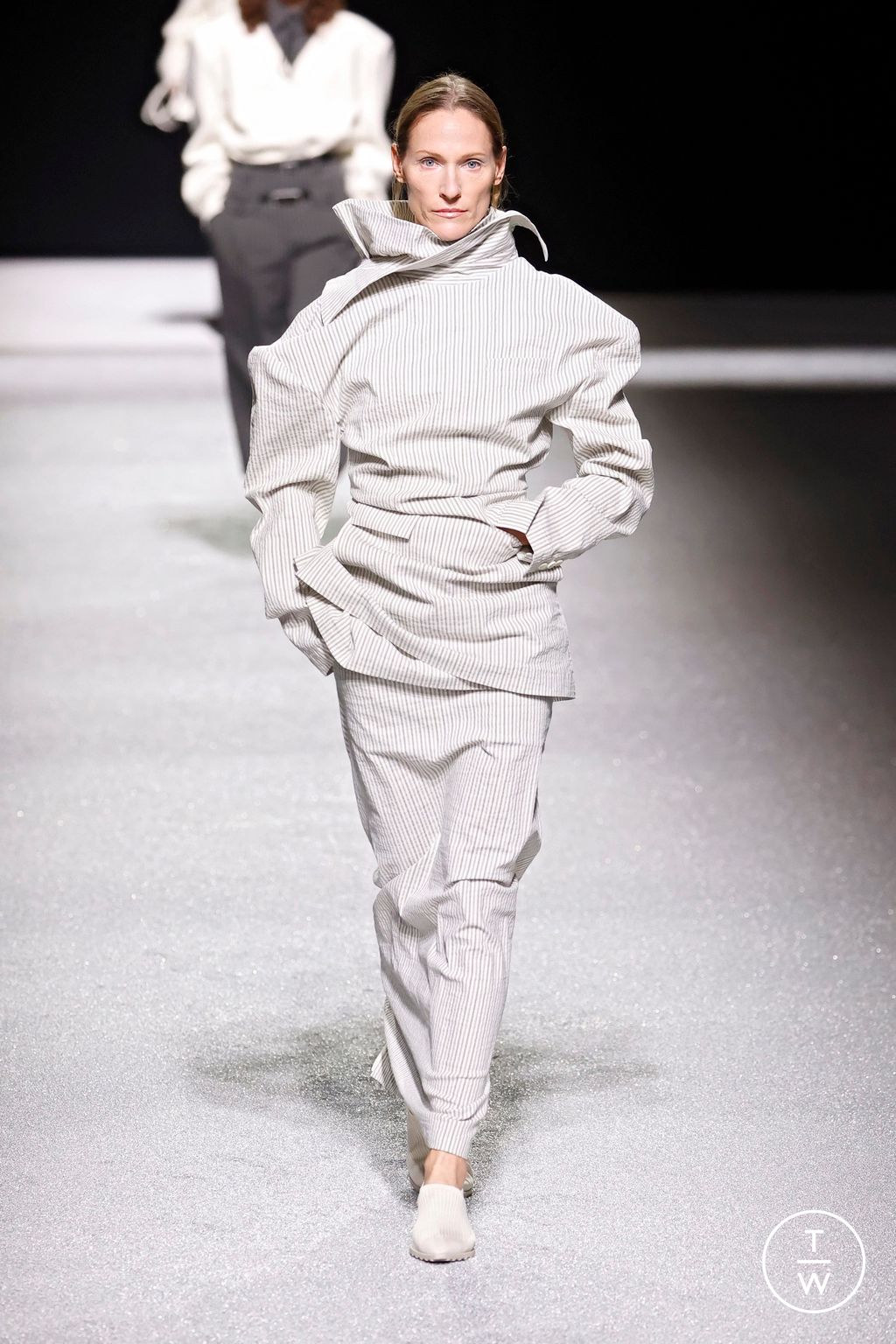 Fashion Week Paris Fall/Winter 2026 look 11 from the Issey Miyake collection womenswear
