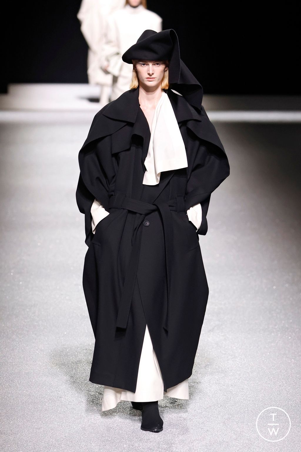Fashion Week Paris Fall/Winter 2026 look 21 from the Issey Miyake collection womenswear