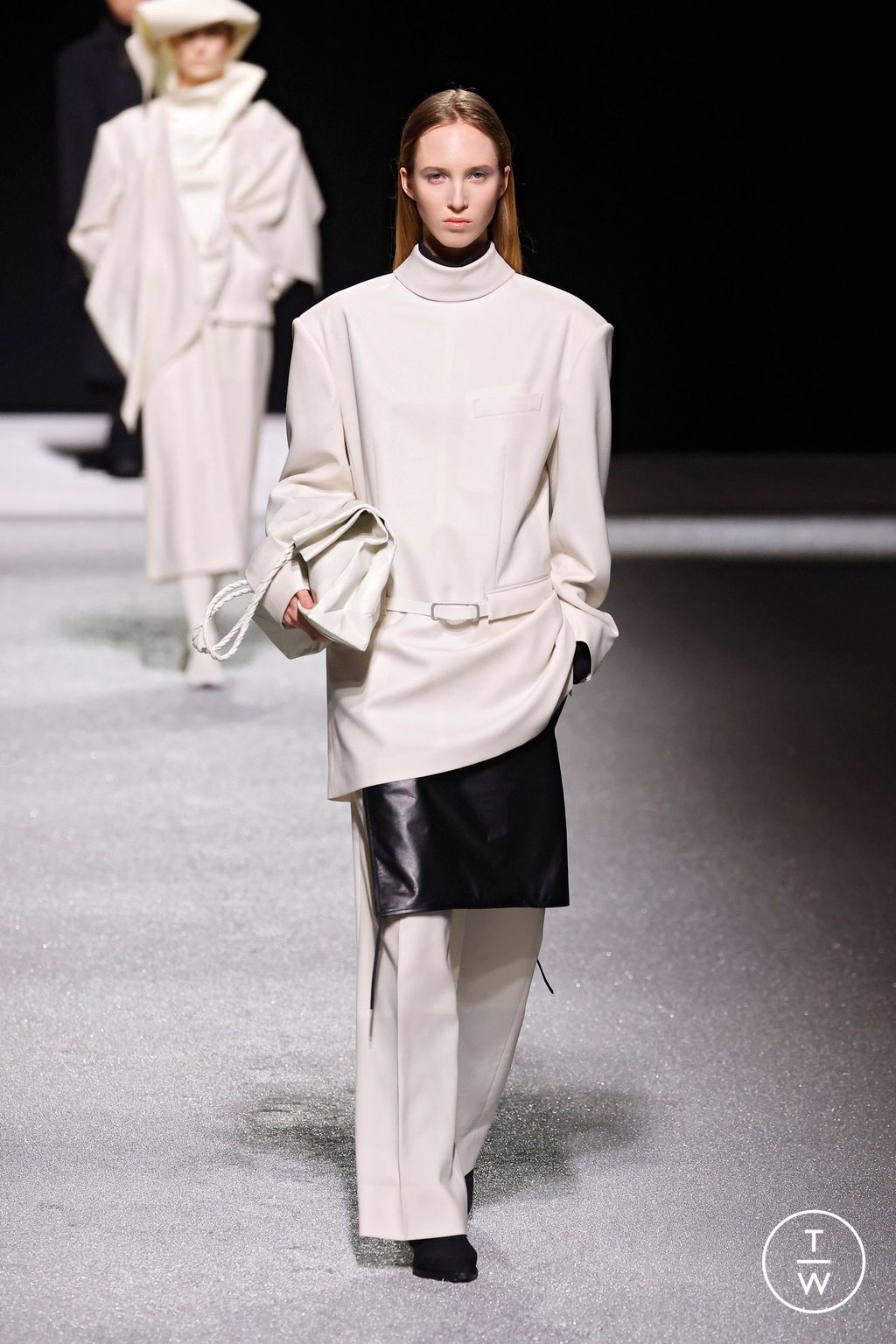 Fashion Week Paris Fall/Winter 2026 look 22 from the Issey Miyake collection womenswear