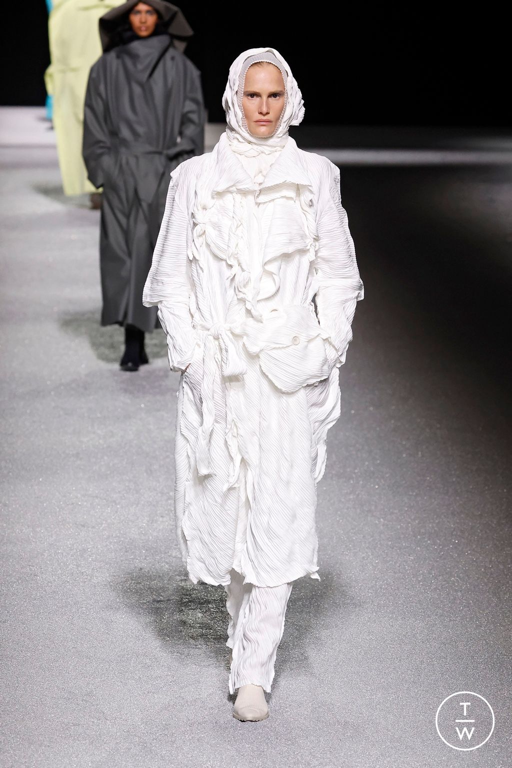 Fashion Week Paris Fall/Winter 2026 look 28 from the Issey Miyake collection womenswear
