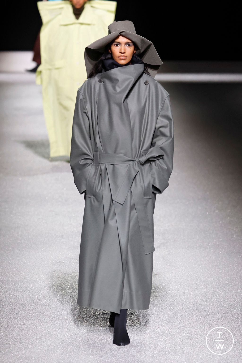 Fashion Week Paris Fall/Winter 2026 look 29 from the Issey Miyake collection womenswear