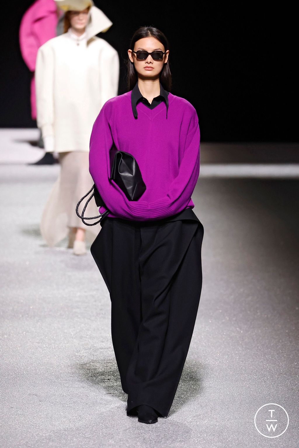 Fashion Week Paris Fall/Winter 2026 look 34 from the Issey Miyake collection womenswear