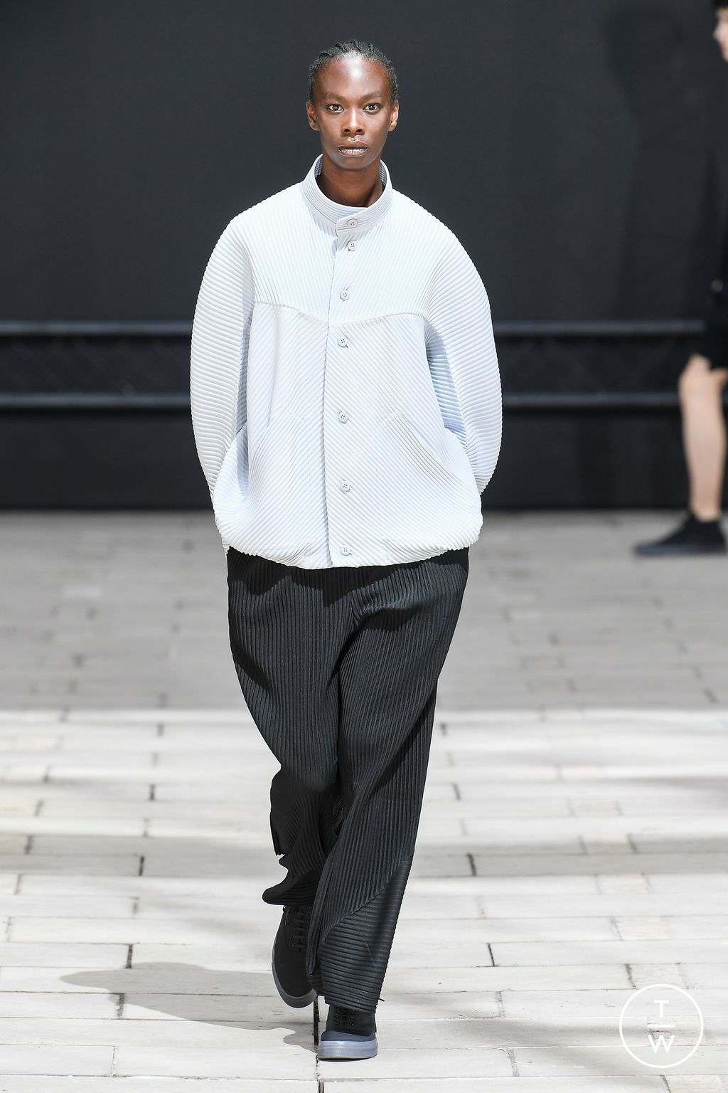 Fashion Week Paris Spring/Summer 2023 look 2 from the Issey Miyake Men collection 男装