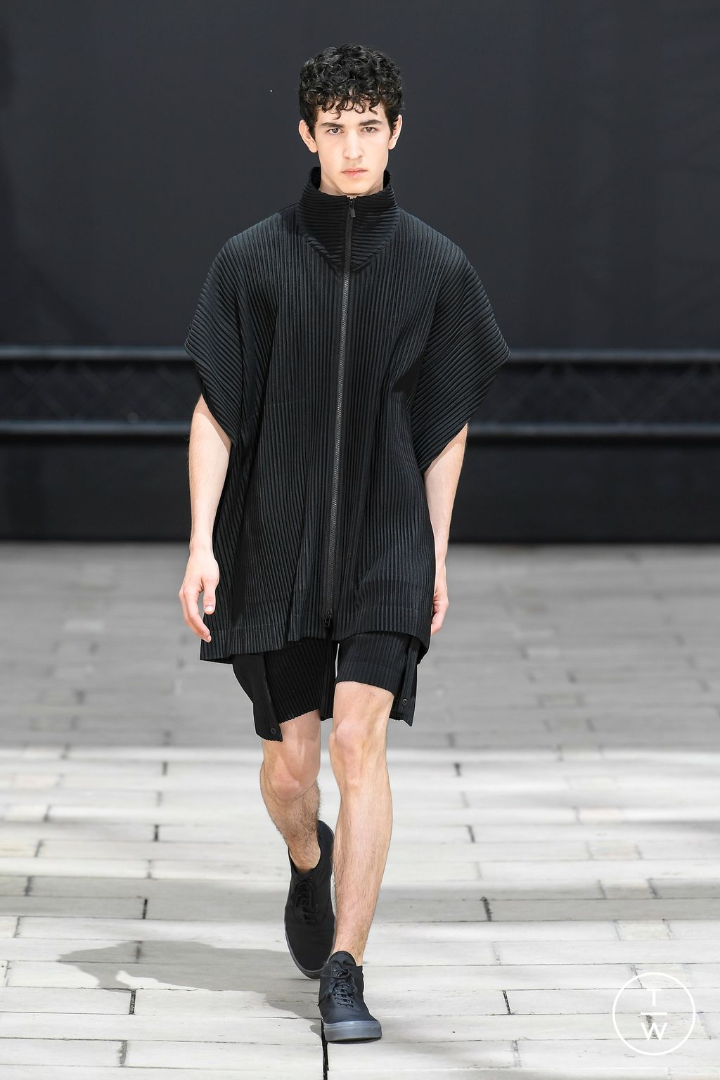 Fashion Week Paris Spring/Summer 2023 look 3 from the Issey Miyake Men collection 男装