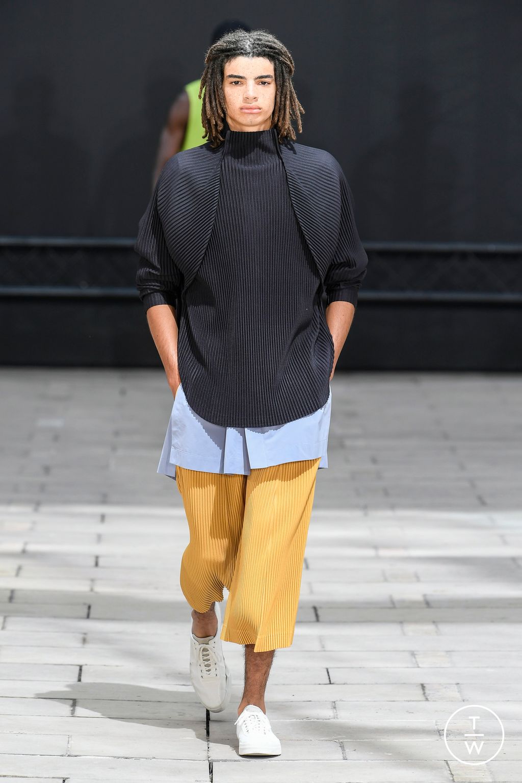 Fashion Week Paris Spring/Summer 2023 look 6 from the Issey Miyake Men collection menswear