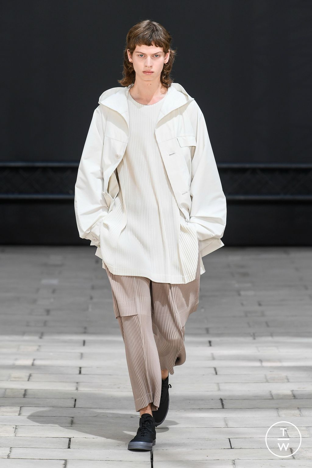 Fashion Week Paris Spring/Summer 2023 look 8 from the Issey Miyake Men collection menswear