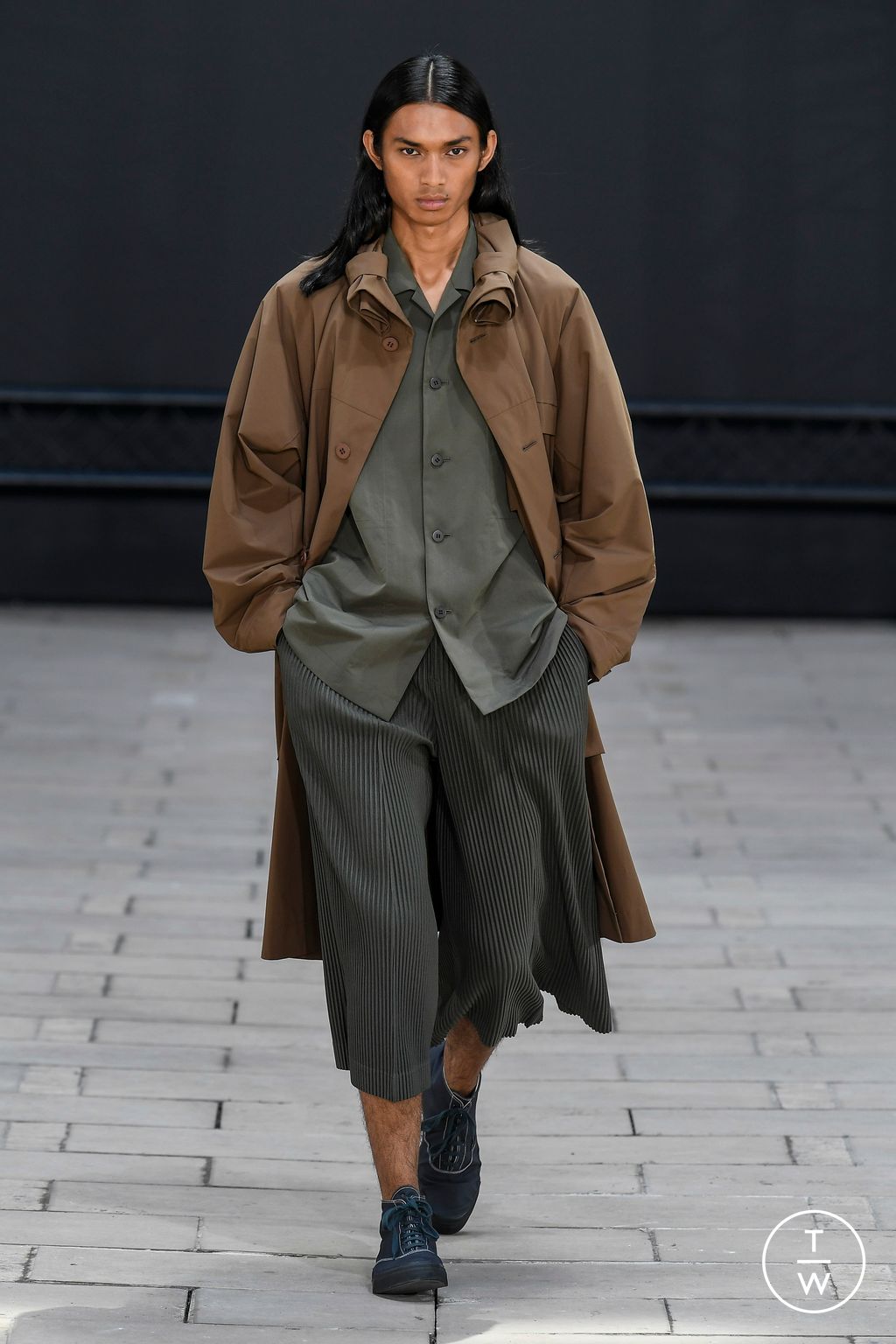 Fashion Week Paris Spring/Summer 2023 look 9 from the Issey Miyake Men collection menswear