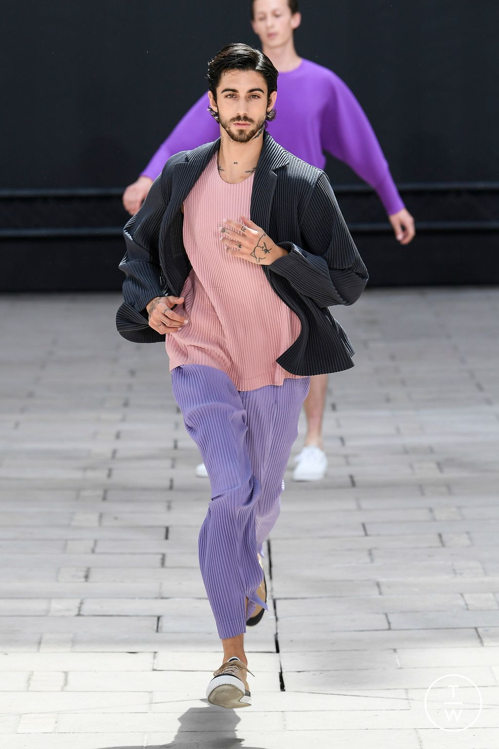 Fashion Week Paris Spring/Summer 2023 look 25 from the Issey Miyake Men collection menswear