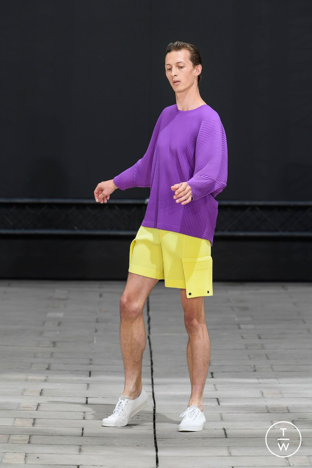 Fashion Week Paris Spring/Summer 2023 look 26 from the Issey Miyake Men collection menswear