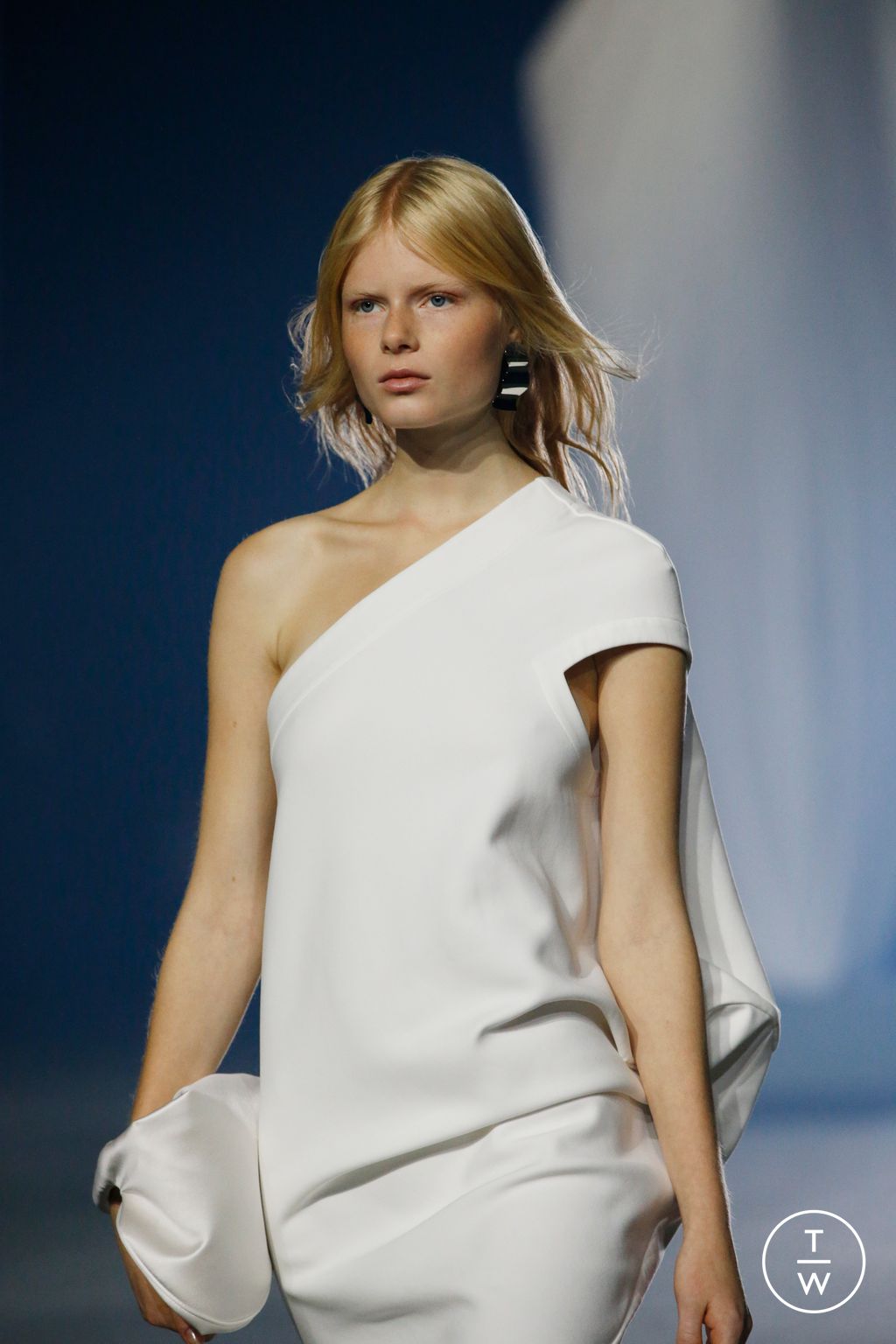Fashion Week Paris Spring/Summer 2023 look 2 de la collection Issey Miyake womenswear accessories