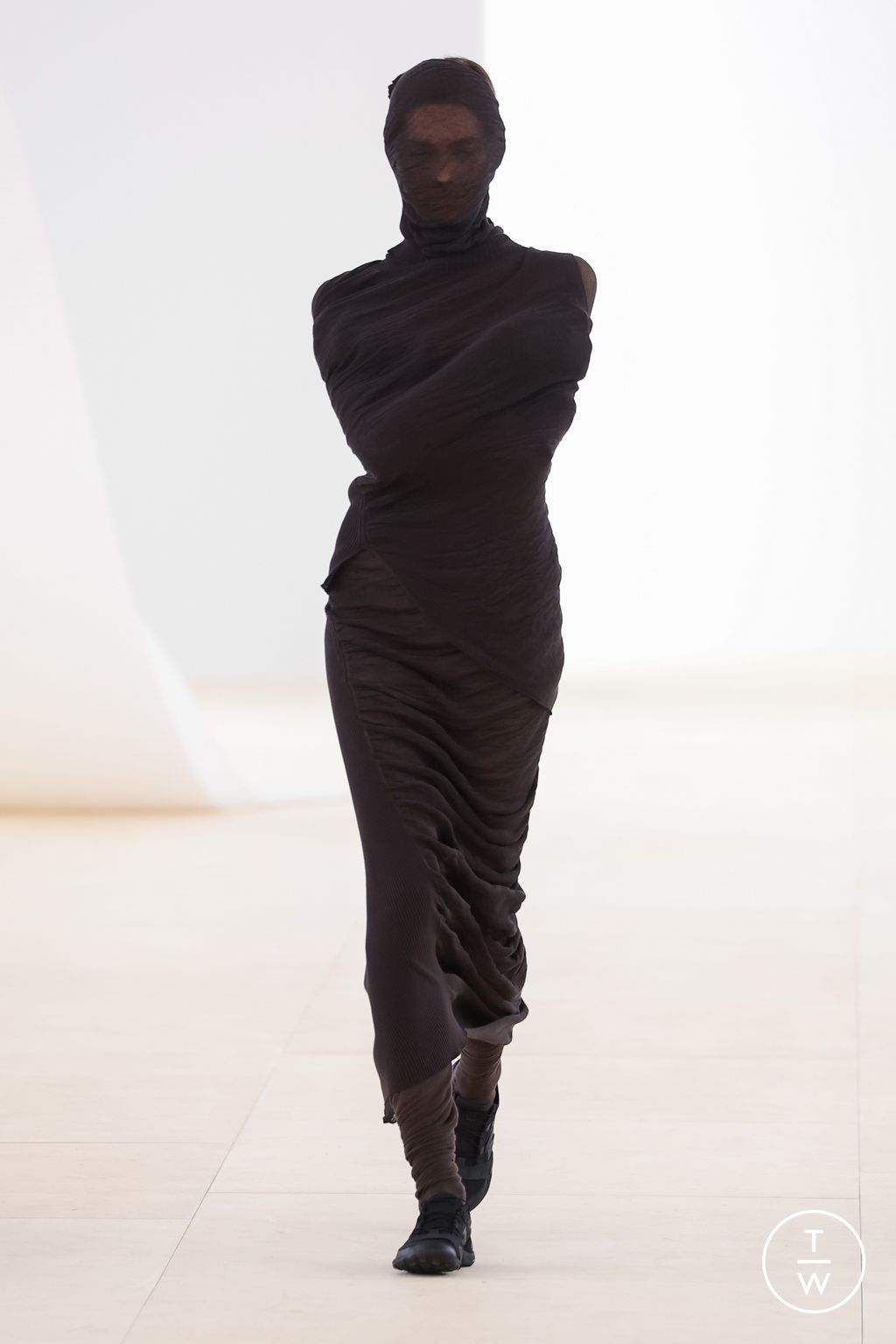 Fashion Week Paris Spring/Summer 2024 look 1 from the Issey Miyake collection 女装