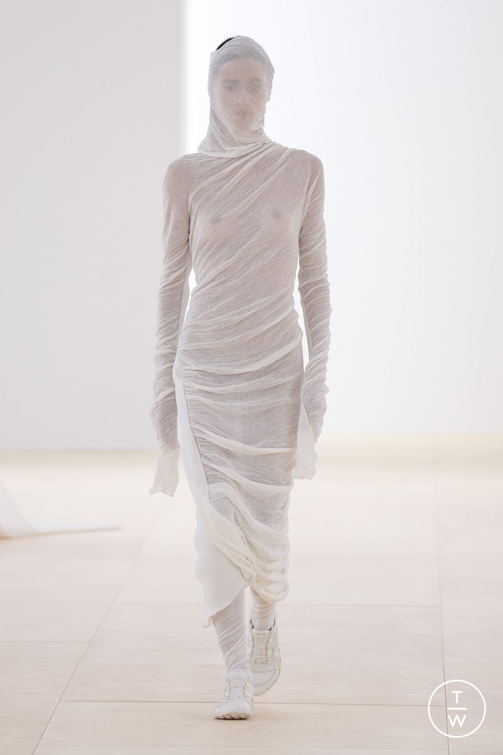Fashion Week Paris Spring/Summer 2024 look 3 from the Issey Miyake collection womenswear