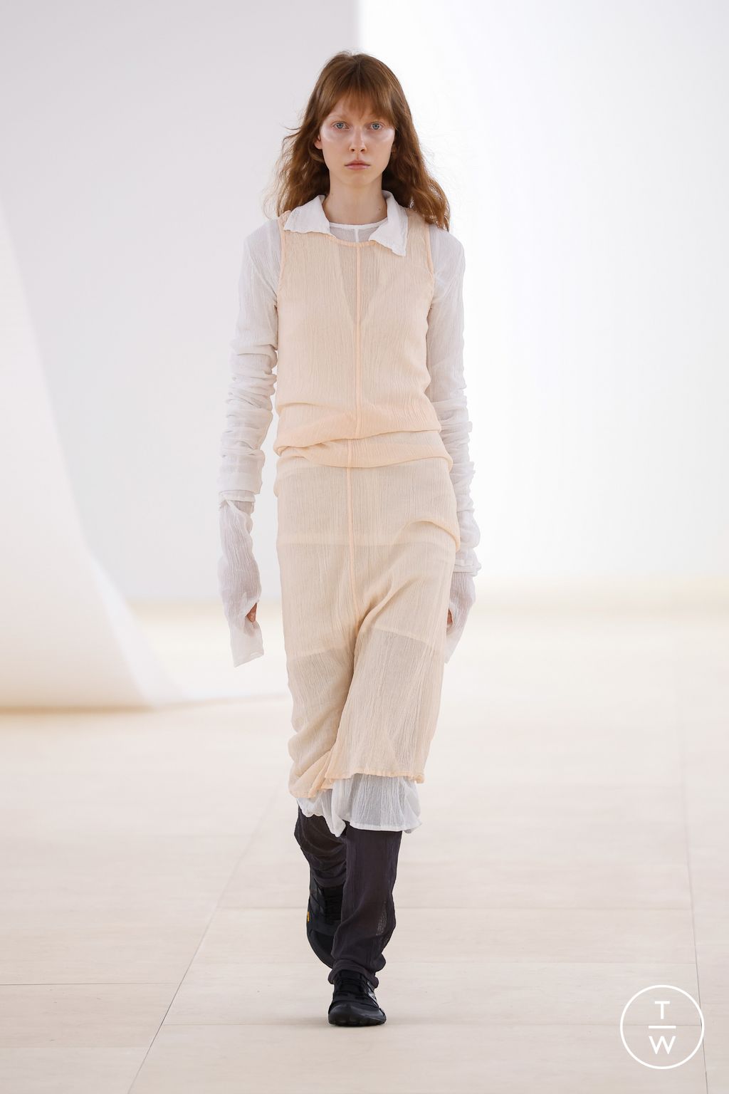 Fashion Week Paris Spring/Summer 2024 look 7 de la collection Issey Miyake womenswear