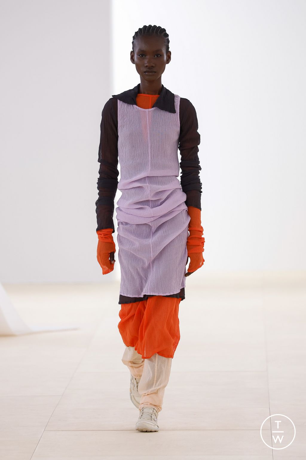 Fashion Week Paris Spring/Summer 2024 look 8 de la collection Issey Miyake womenswear