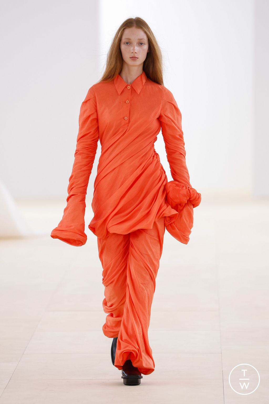 Fashion Week Paris Spring/Summer 2024 look 9 de la collection Issey Miyake womenswear