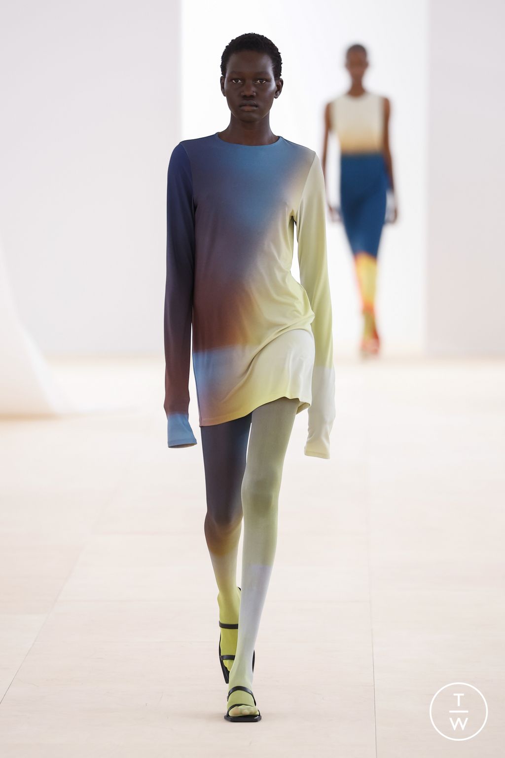 Fashion Week Paris Spring/Summer 2024 look 12 de la collection Issey Miyake womenswear