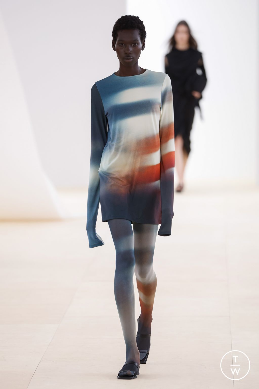 Fashion Week Paris Spring/Summer 2024 look 14 de la collection Issey Miyake womenswear